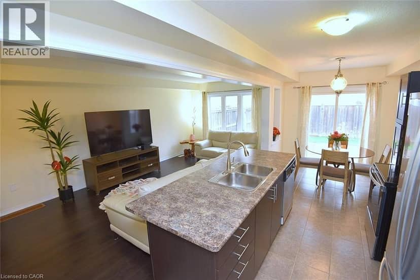 9 LYNCH Crescent — photo 16 of 39