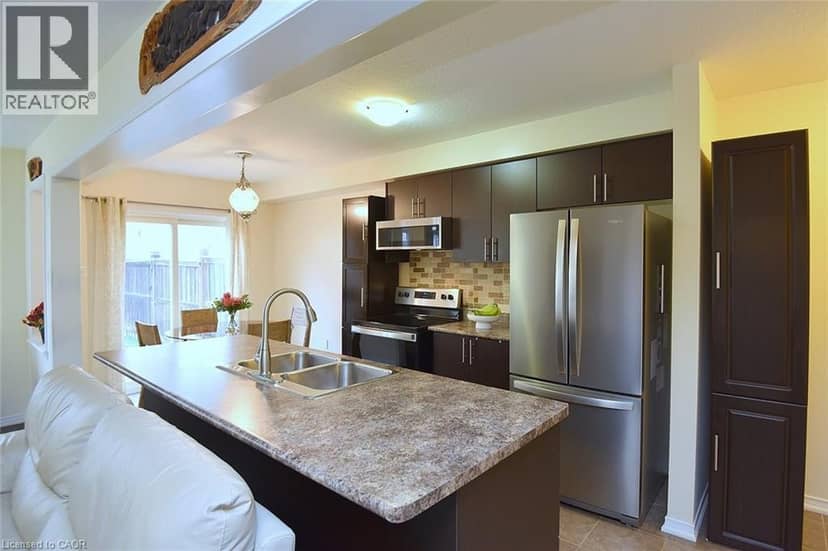 9 LYNCH Crescent — photo 17 of 39