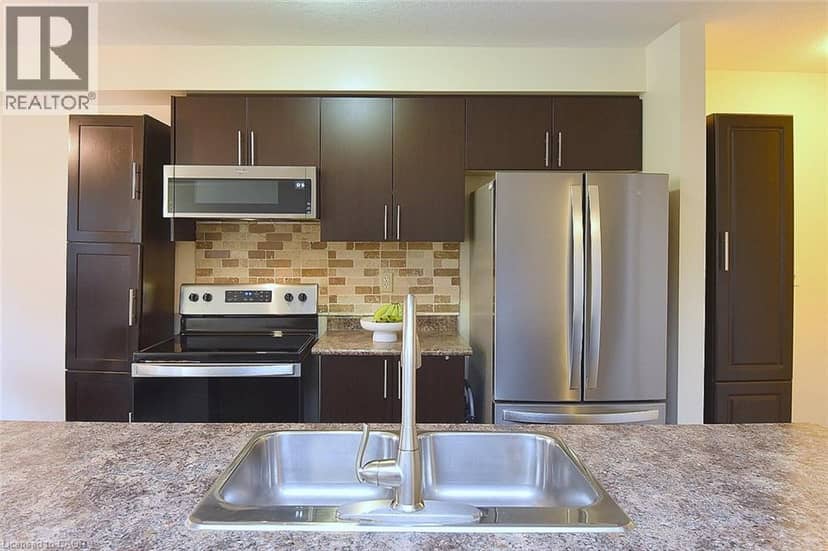 9 LYNCH Crescent — photo 18 of 39