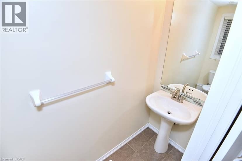 9 LYNCH Crescent — photo 19 of 39