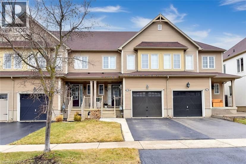 9 LYNCH Crescent — photo 2 of 39