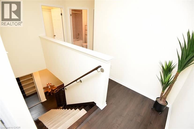 9 LYNCH Crescent — photo 20 of 39