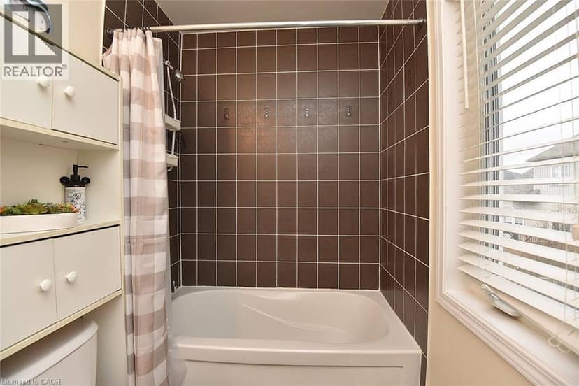 9 LYNCH Crescent — photo 25 of 39