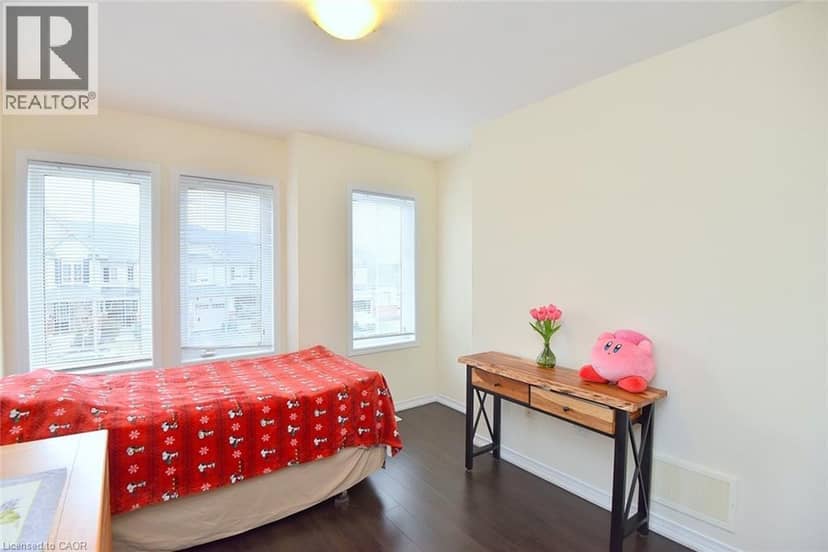 9 LYNCH Crescent — photo 27 of 39