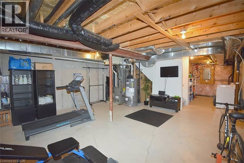 9 LYNCH Crescent — photo 32 of 39