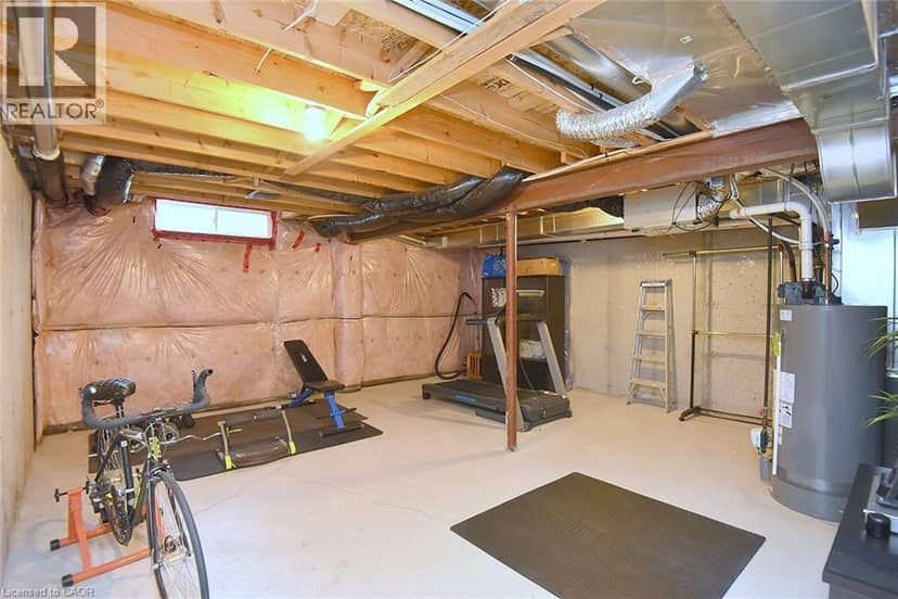 9 LYNCH Crescent — photo 33 of 39