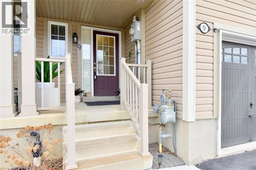 9 LYNCH Crescent — photo 4 of 39