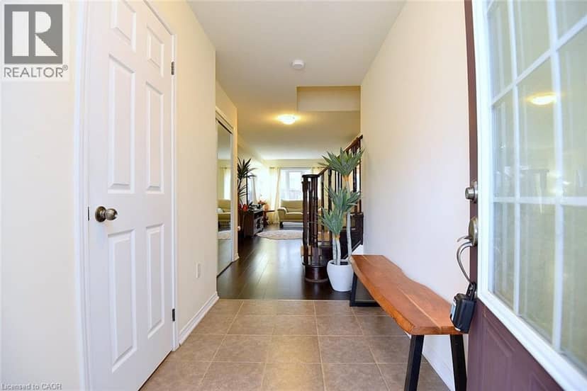 9 LYNCH Crescent — photo 6 of 39