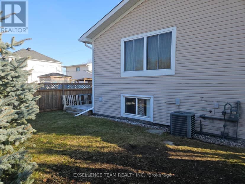 2 Bellamy Street — photo 4 of 40