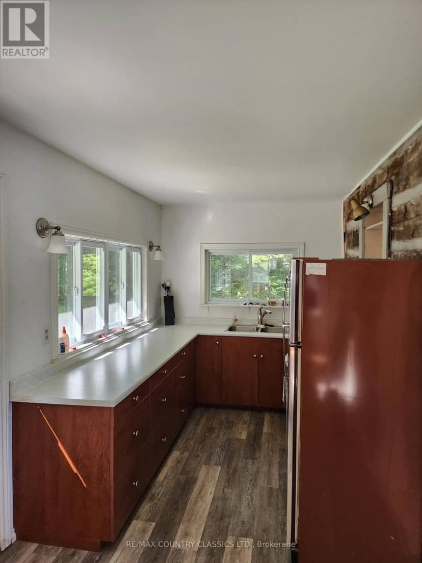 24 Daniels Lane — photo 3 of 30