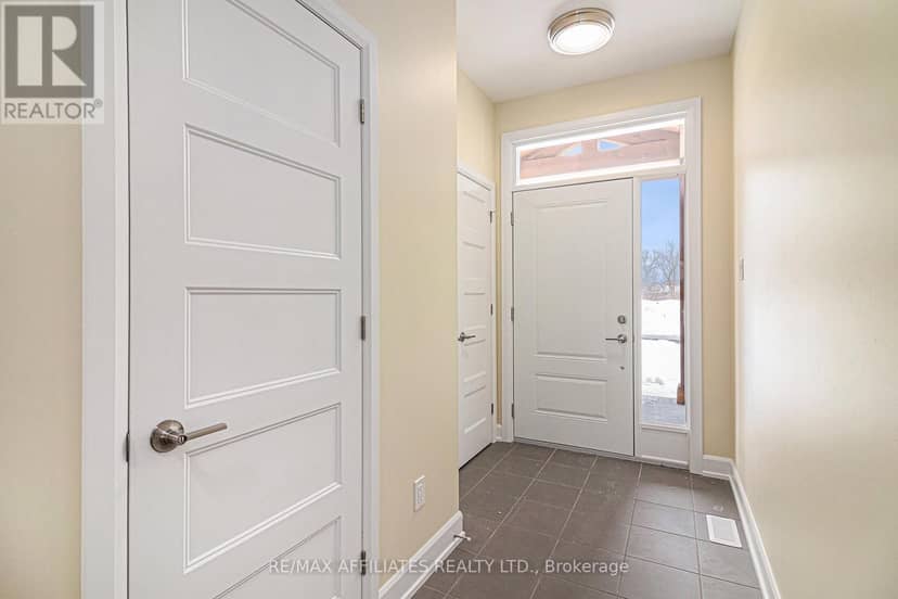 355 Voyageur Place, Russell, photo 2