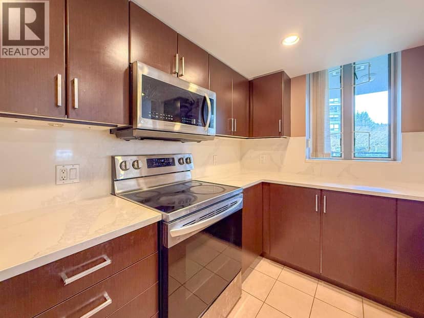 201 295 GUILDFORD WAY, Port Moody, photo 3