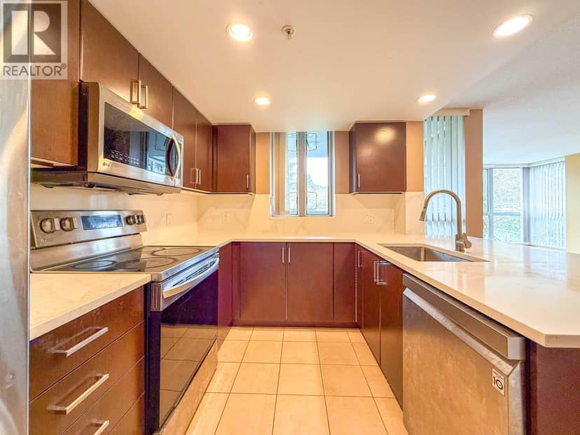 201 295 GUILDFORD WAY, Port Moody, photo 5