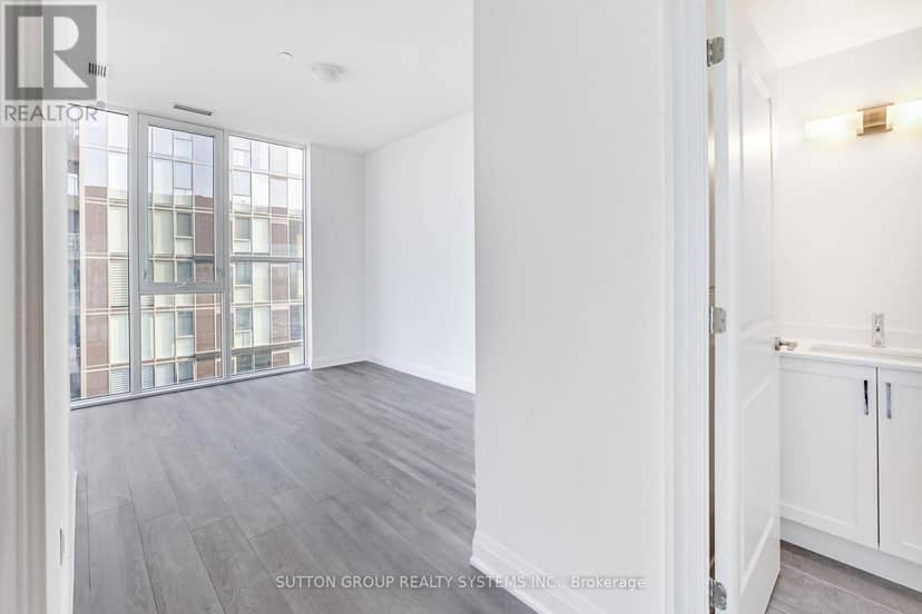 1704 - 10 Gatineau Drive — photo 18 of 27
