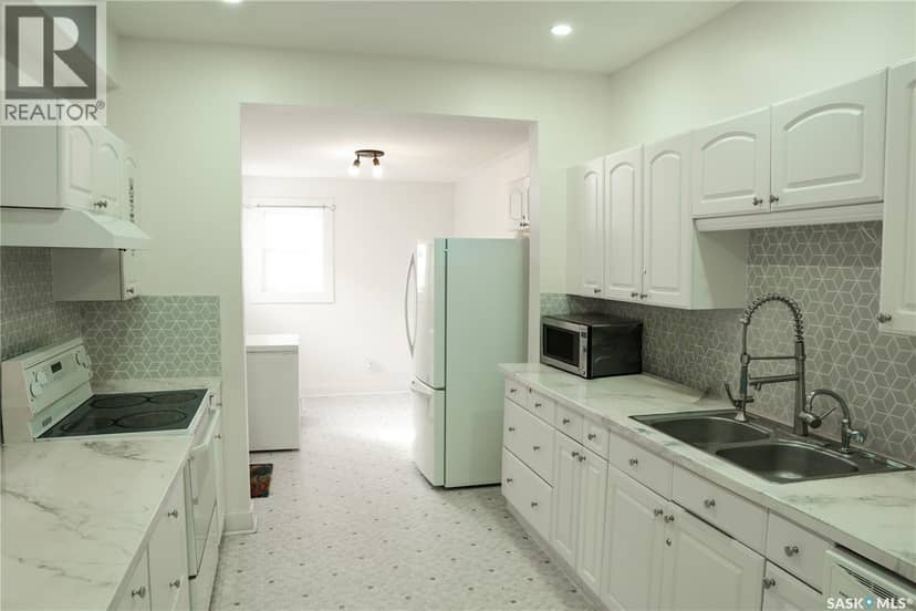 2128 Osler STREET — photo 10 of 35