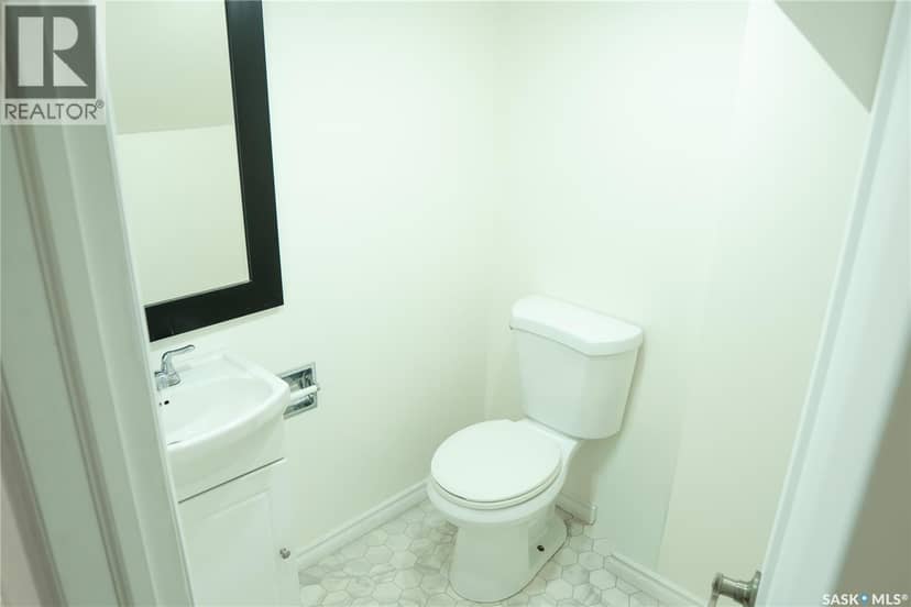 2128 Osler STREET — photo 11 of 35