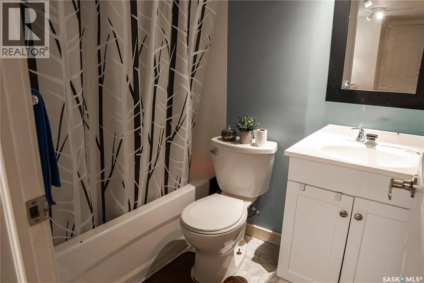 2128 Osler STREET — photo 32 of 35