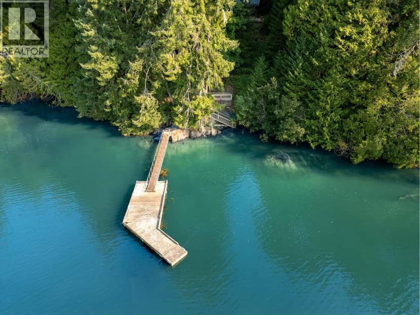 8807 AINSLIE POINT ROAD, Pender Island