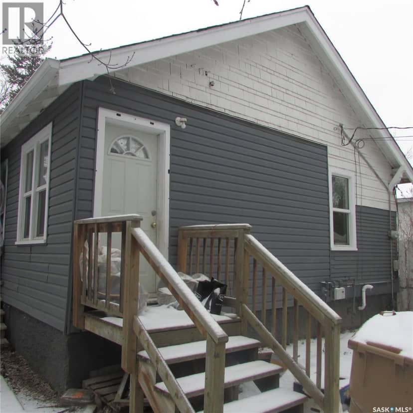 1437 Elphinstone STREET — photo 2 of 4