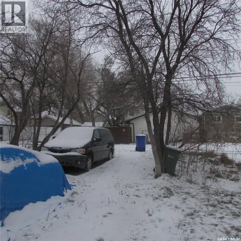 1437 Elphinstone STREET — photo 4 of 4