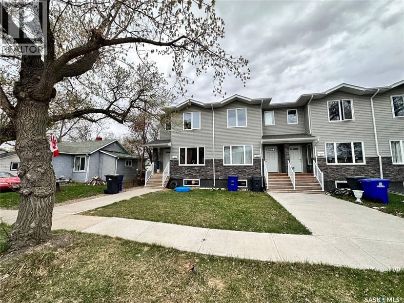 527 Alexandra STREET — photo 1 of 24