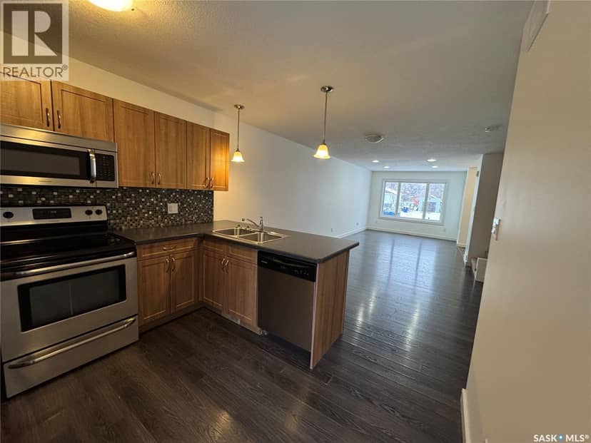 527 Alexandra STREET — photo 12 of 24