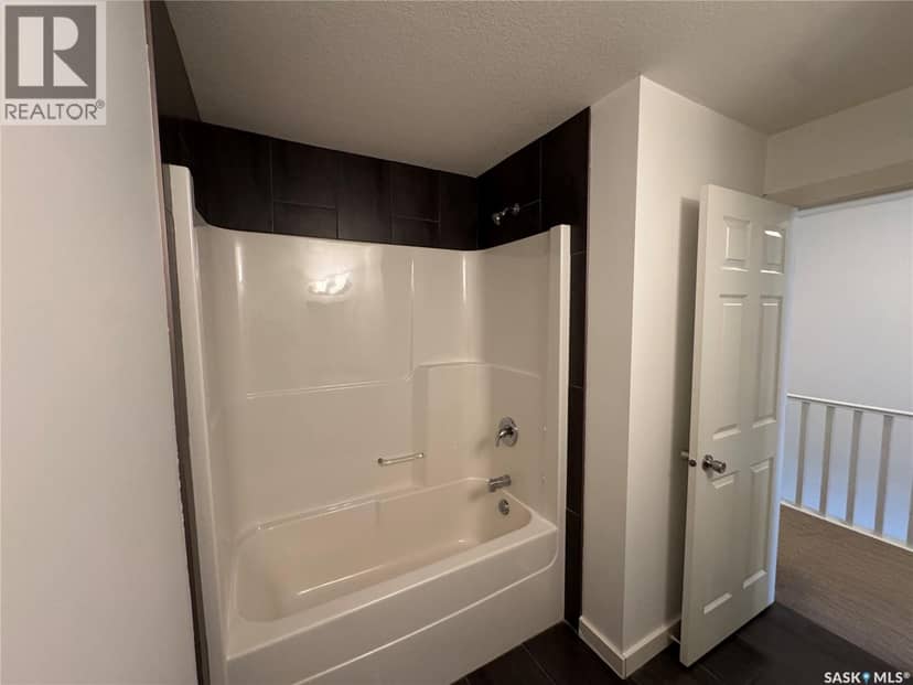 527 Alexandra STREET — photo 24 of 24