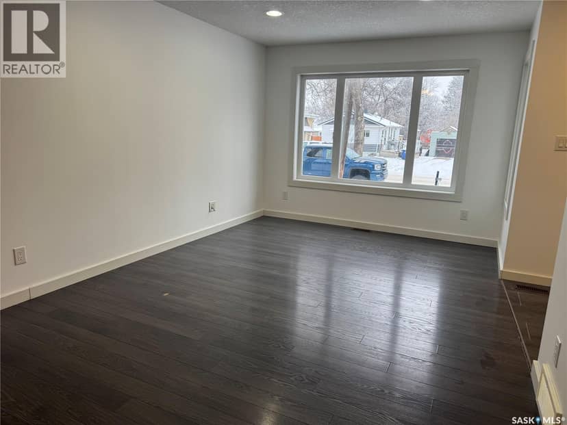 527 Alexandra STREET — photo 6 of 24