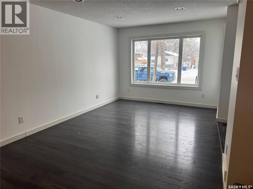 527 Alexandra STREET — photo 7 of 24