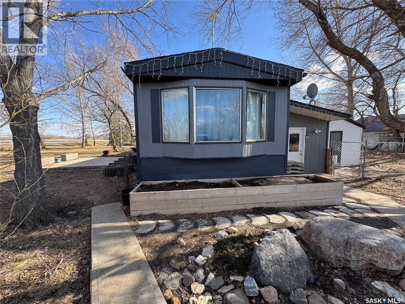 1 Saskatchewan AVENUE — photo 1 of 22