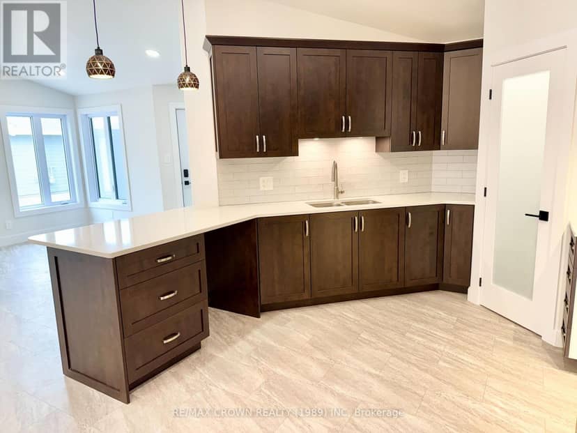 18 Golf Street — photo 13 of 40