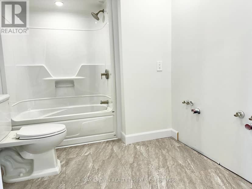 22 Golf Street — photo 16 of 40