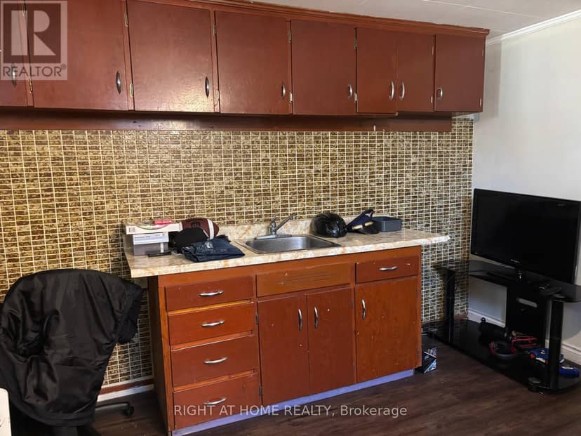 1224 Dunsmure Road — photo 14 of 20