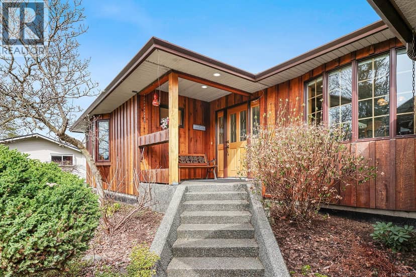 3882 Wavecrest Rd, Campbell River