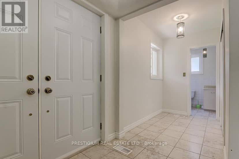 57 Laureleaf Road, Markham, photo 3