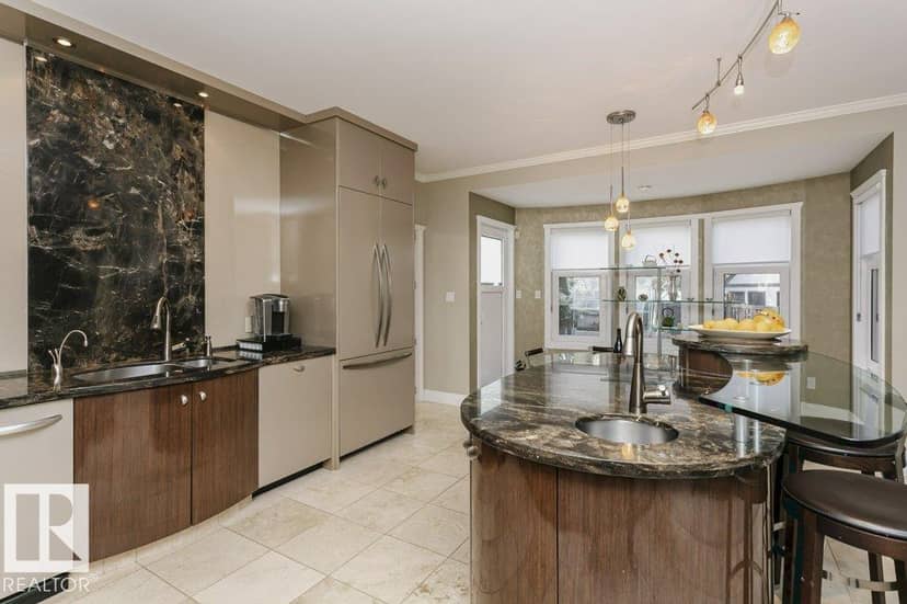 11 Wellington Cr NW — photo 23 of 40