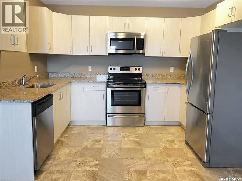 3 & 4 825 Gladstone STREET E — photo 11 of 35