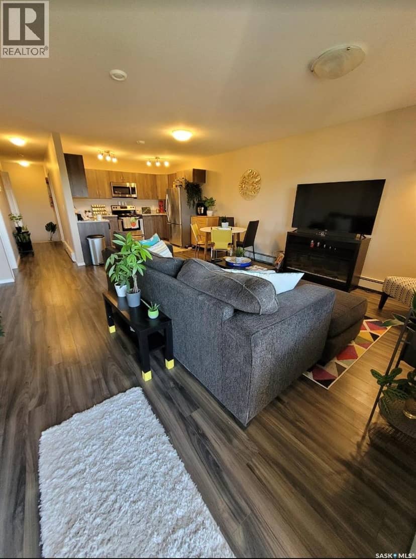 3 & 4 825 Gladstone STREET E — photo 3 of 35