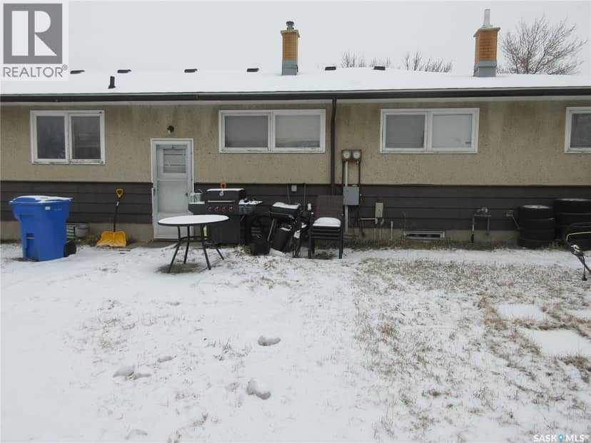 182 Rothwell CRESCENT — photo 1 of 18