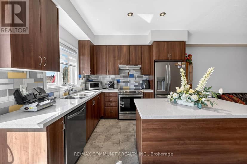 1228 Peelar Crescent — photo 12 of 27