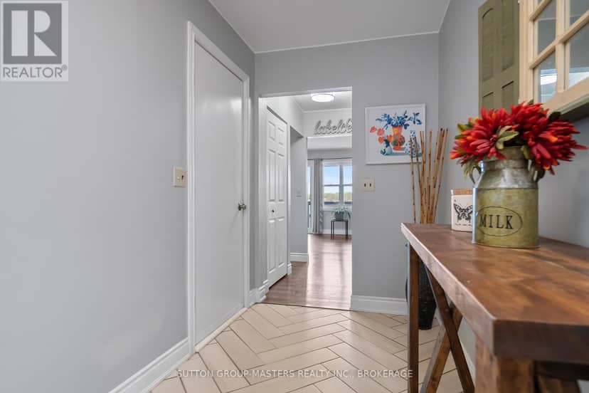 20B Oak Lane — photo 2 of 34
