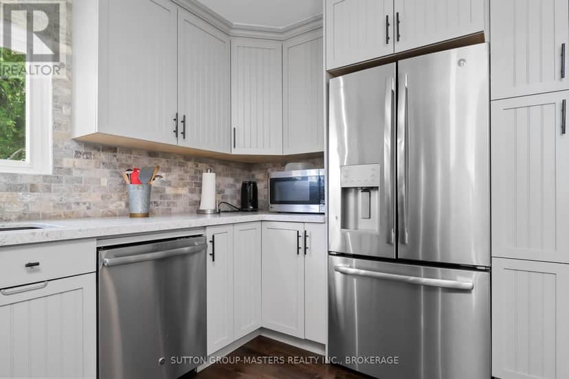 20B Oak Lane — photo 9 of 34