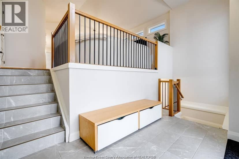 241 Robinson Avenue — photo 3 of 40