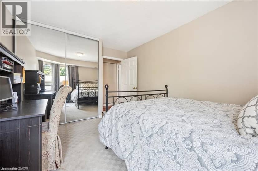 3267 KING Street E Unit# 204 — photo 16 of 26