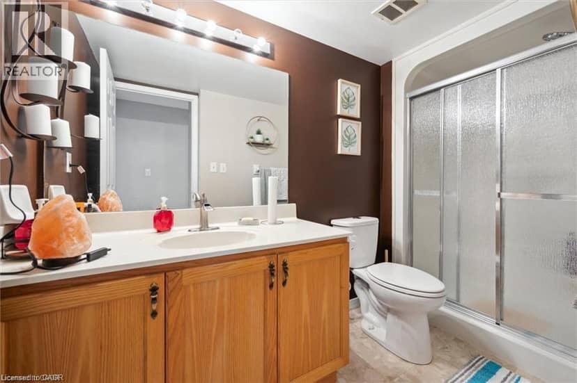 3267 KING Street E Unit# 204 — photo 18 of 26