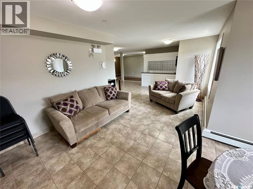 205 820 5th STREET NE, Weyburn, photo 3