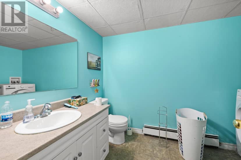 127-129 HEATHER Avenue — photo 30 of 40