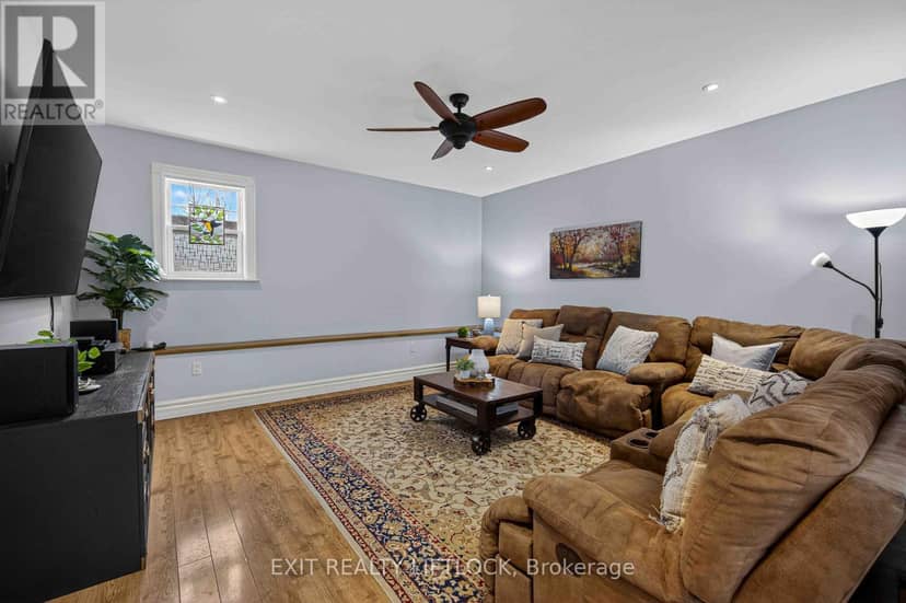 2464 Queen Mary Street — photo 13 of 40