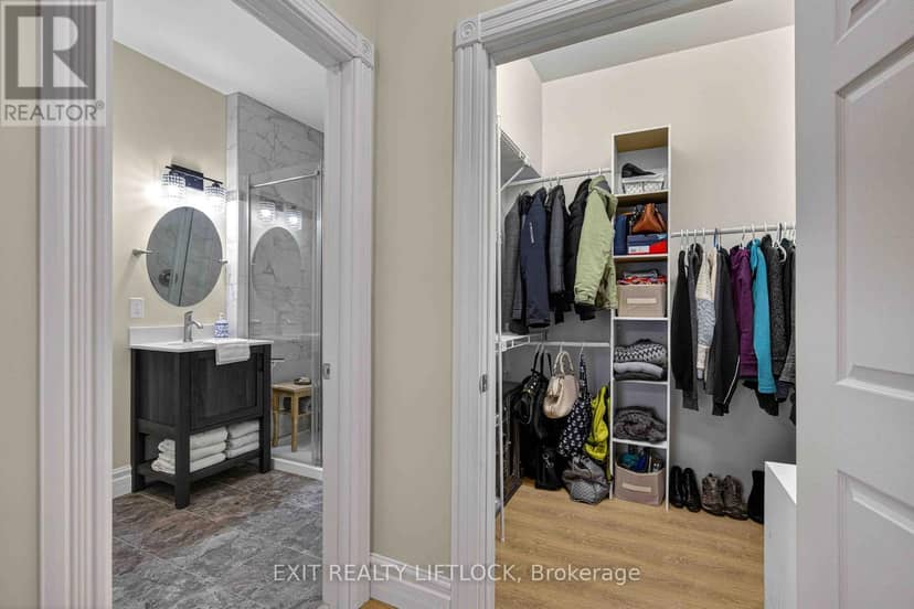 2464 Queen Mary Street — photo 19 of 40