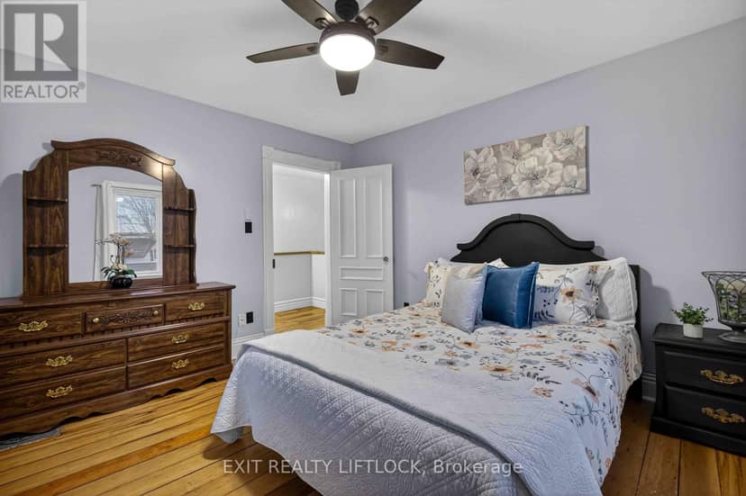 2464 Queen Mary Street — photo 23 of 40